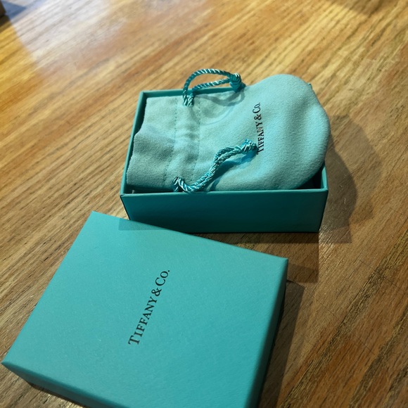 Authentic Tiffany box, necklace, 4” x 3” + jewelry pouch & care card perfect - Picture 5 of 5